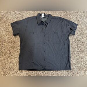 NWT Eddie Bauer Short-Sleeve Boulder Trail Shirt in a classic fit medium gray